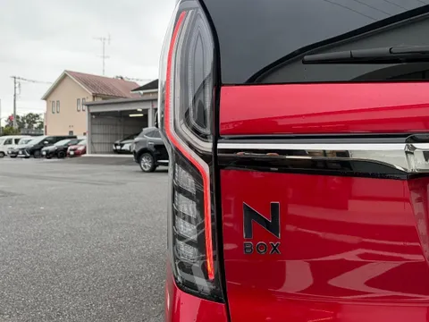 Honda N-BOX Custom