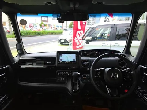 Honda N-BOX Custom