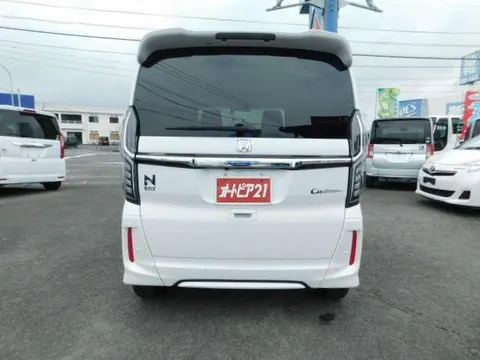 Honda N-BOX Custom