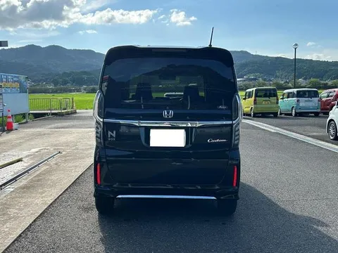 Honda N-BOX Custom
