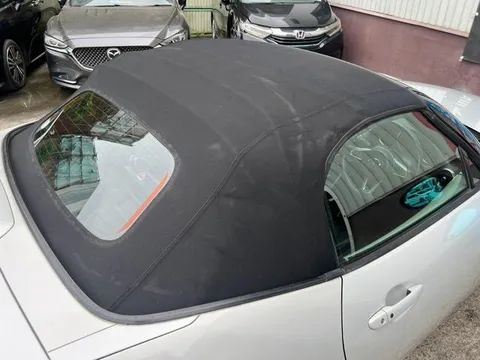 Mazda MX-5 (Roadster)