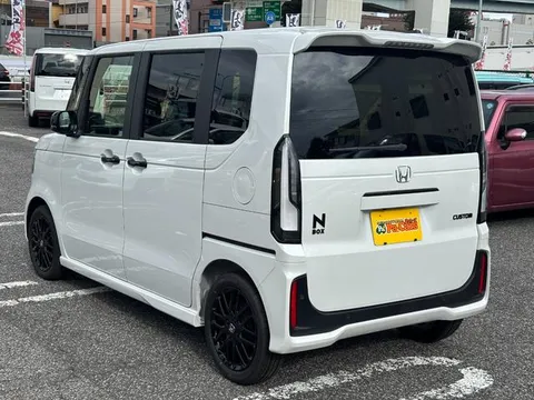 Honda N-BOX Custom