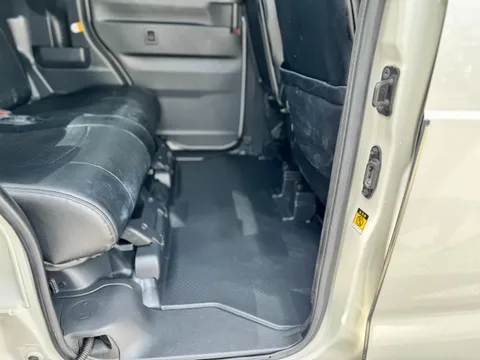 Toyota Pixis Mega