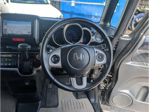 Honda N-BOX Custom