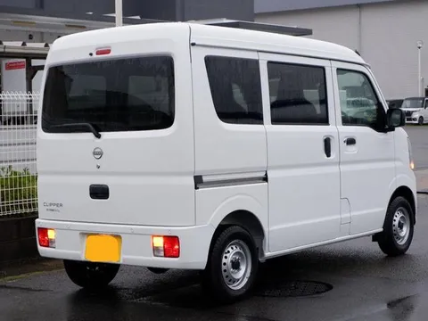 Nissan Clipper Van