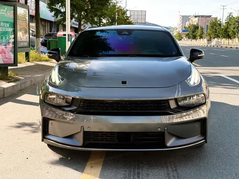 Lynk & Co 03