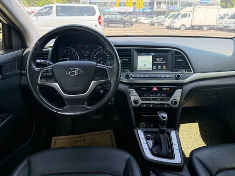 Hyundai Elantra (Avante)