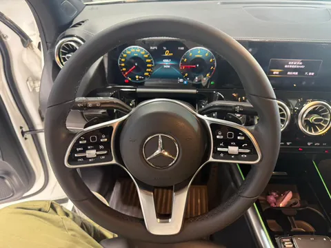 Mercedes-Benz Mercedes-Benz GLA