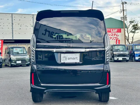 Honda N-BOX Custom