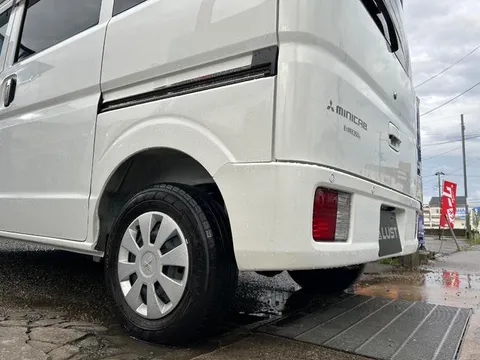 Mitsubishi Minicab Van