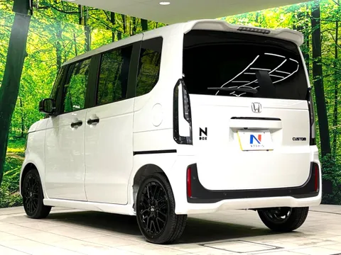 Honda N-BOX Custom