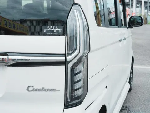 Honda N-BOX Custom