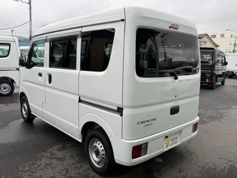 Mitsubishi Minicab Van