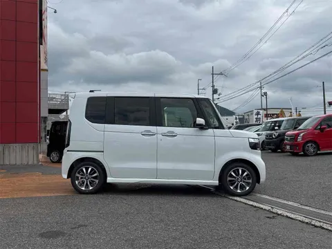 Honda N-BOX Custom
