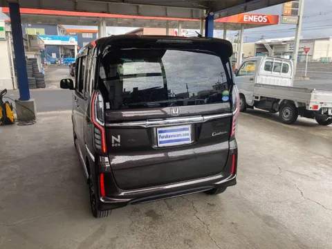 Honda N-BOX Custom
