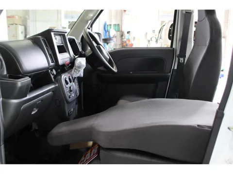 Nissan Clipper Van