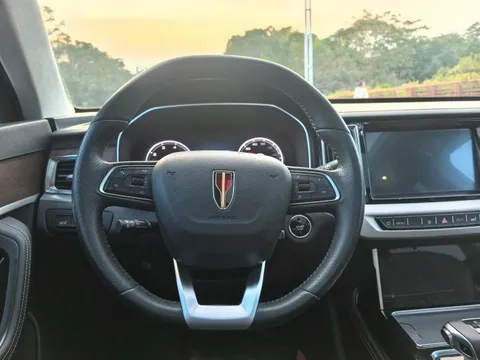 Hongqi HS7