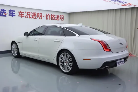 Jaguar XJ