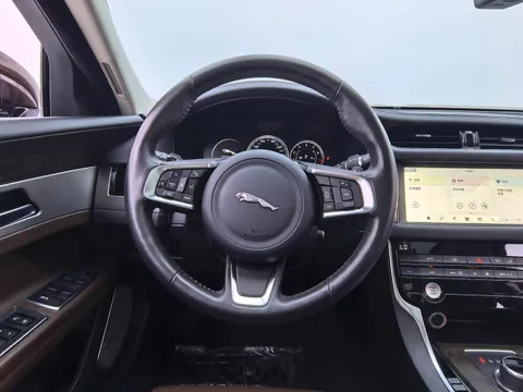 Jaguar XFL