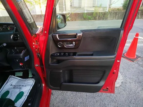Honda N-BOX Custom