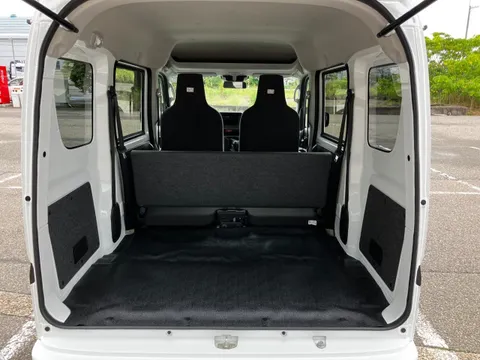 Nissan Clipper Van