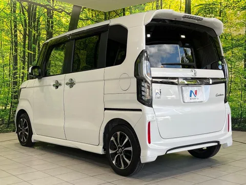 Honda N-BOX Custom