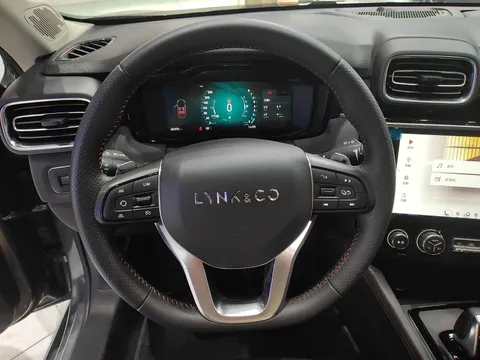 Lynk & Co Lynk & Co 02