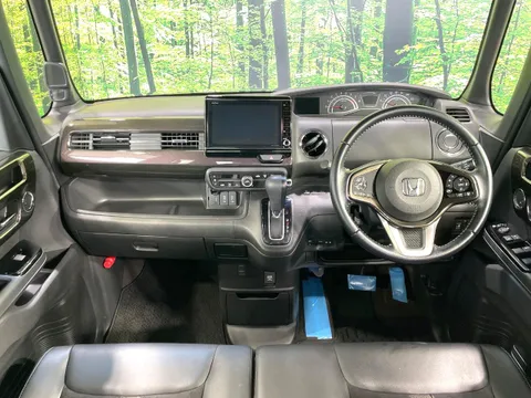 Honda N-BOX Custom