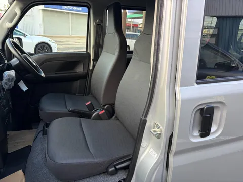 Nissan Clipper Van