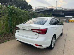 Roewe i5