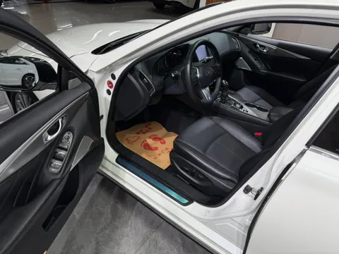 Infiniti Q50L