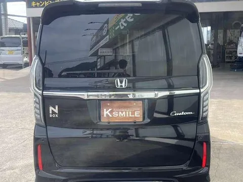 Honda N-BOX Custom