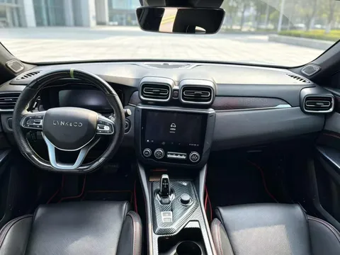 Lynk & Co 03