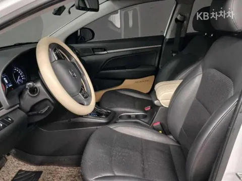 Hyundai Elantra (Avante)