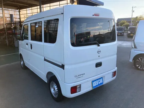 Nissan Clipper Van