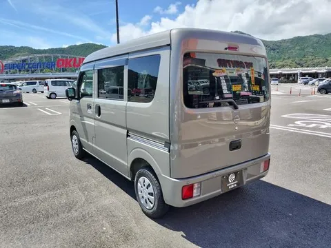 Nissan Clipper Van
