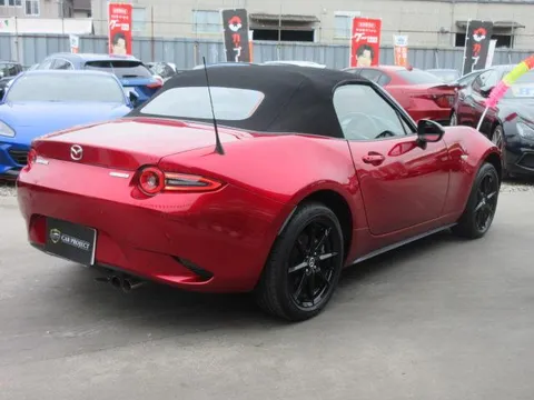 Mazda MX-5 (Roadster)
