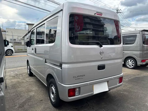 Nissan Clipper Van