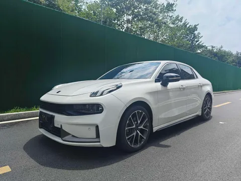 Lynk & Co 03