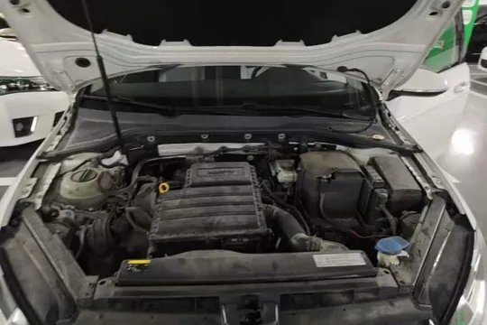 BYD M6