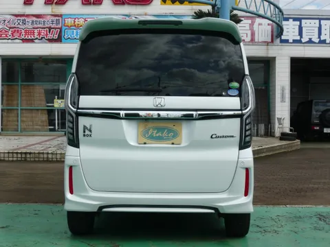 Honda N-BOX Custom