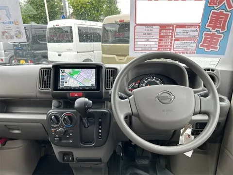 Nissan Clipper Van