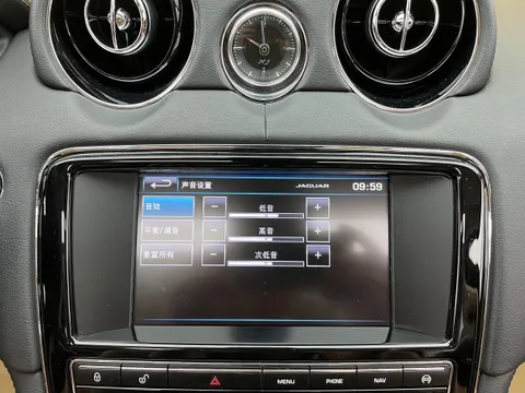 Jaguar XJ