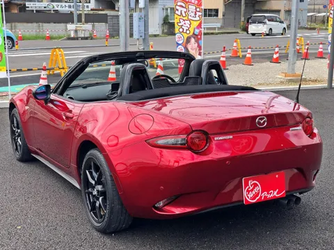 Mazda MX-5 (Roadster)