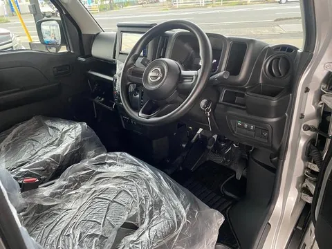 Nissan Clipper Van