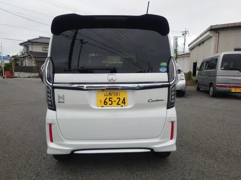 Honda N-BOX Custom