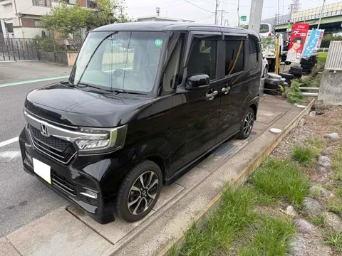 Honda N-BOX Custom