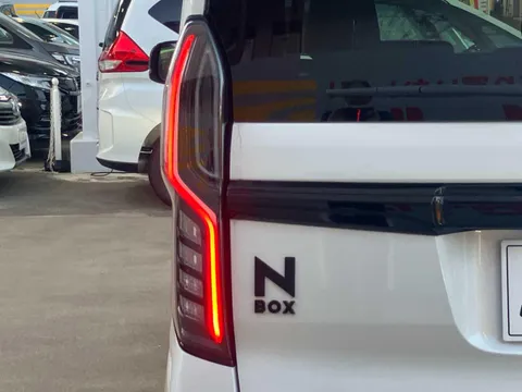 Honda N-BOX Custom