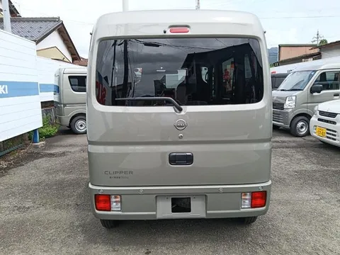 Nissan Clipper Van