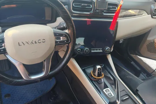 Lynk & Co 02